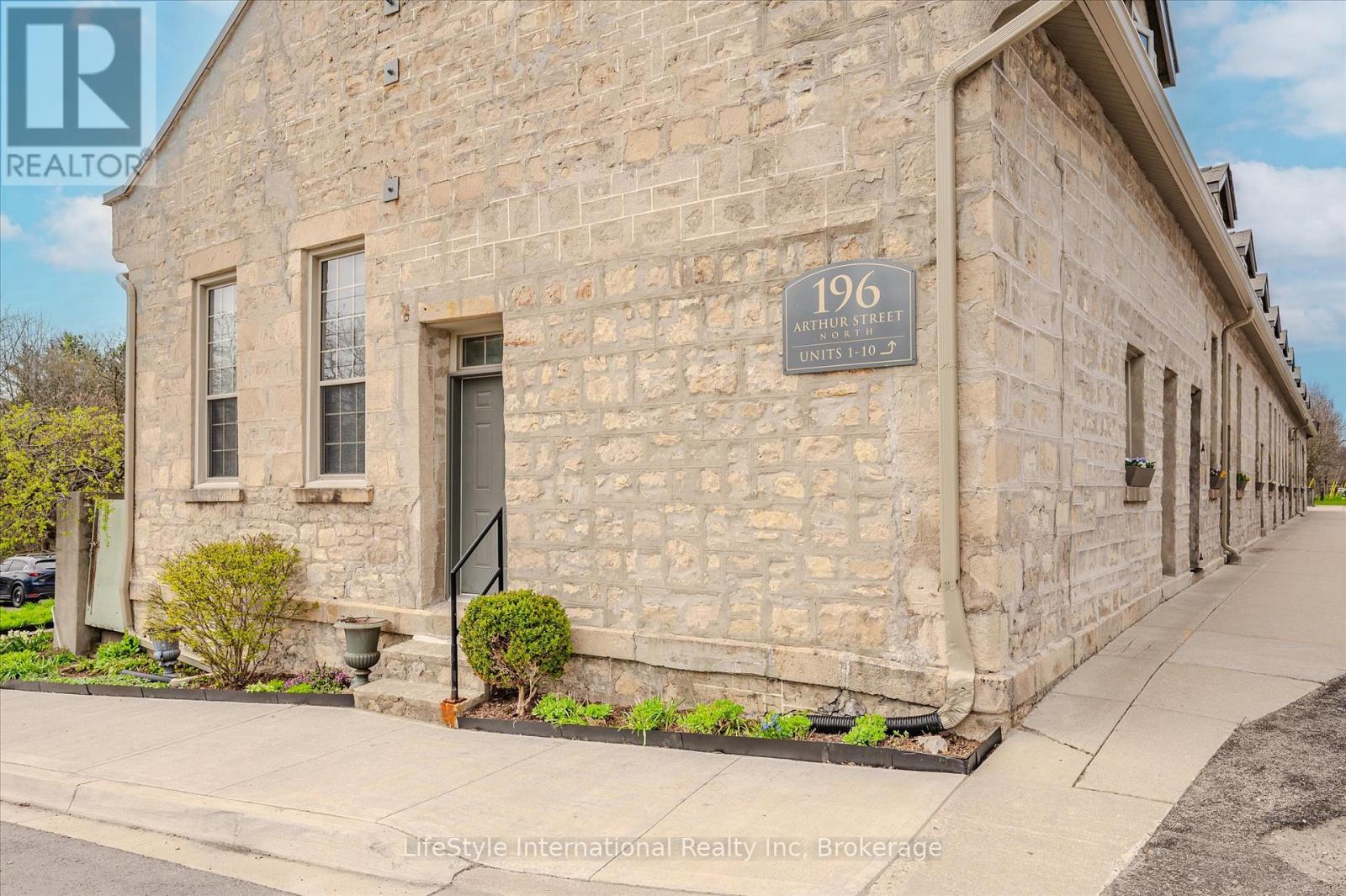 6 - 196 ARTHUR STREET N