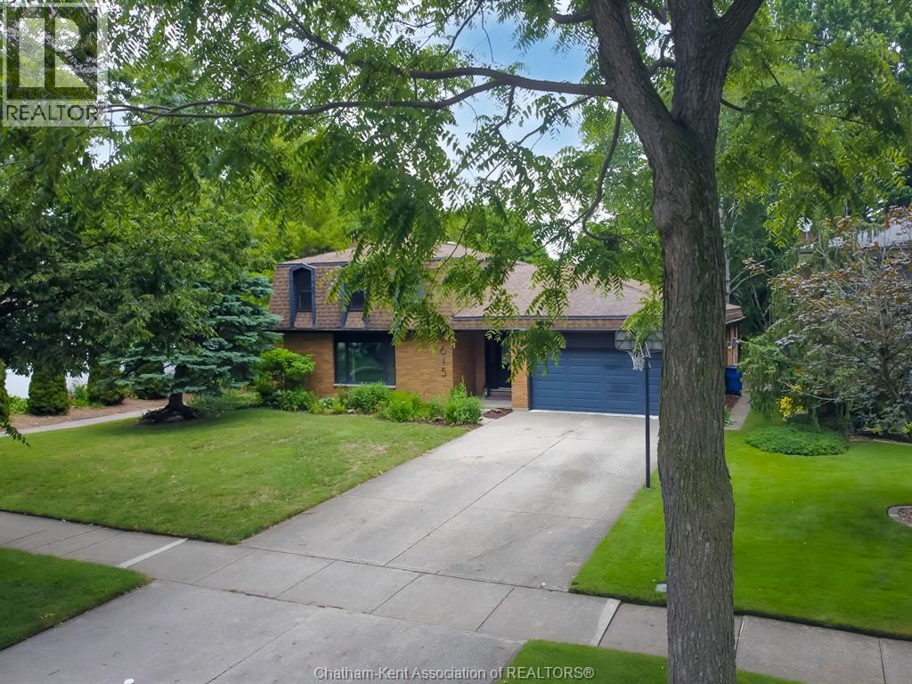 Photo 1 of 50 — 615 Lacroix STREET, Chatham, ON N7M5X7