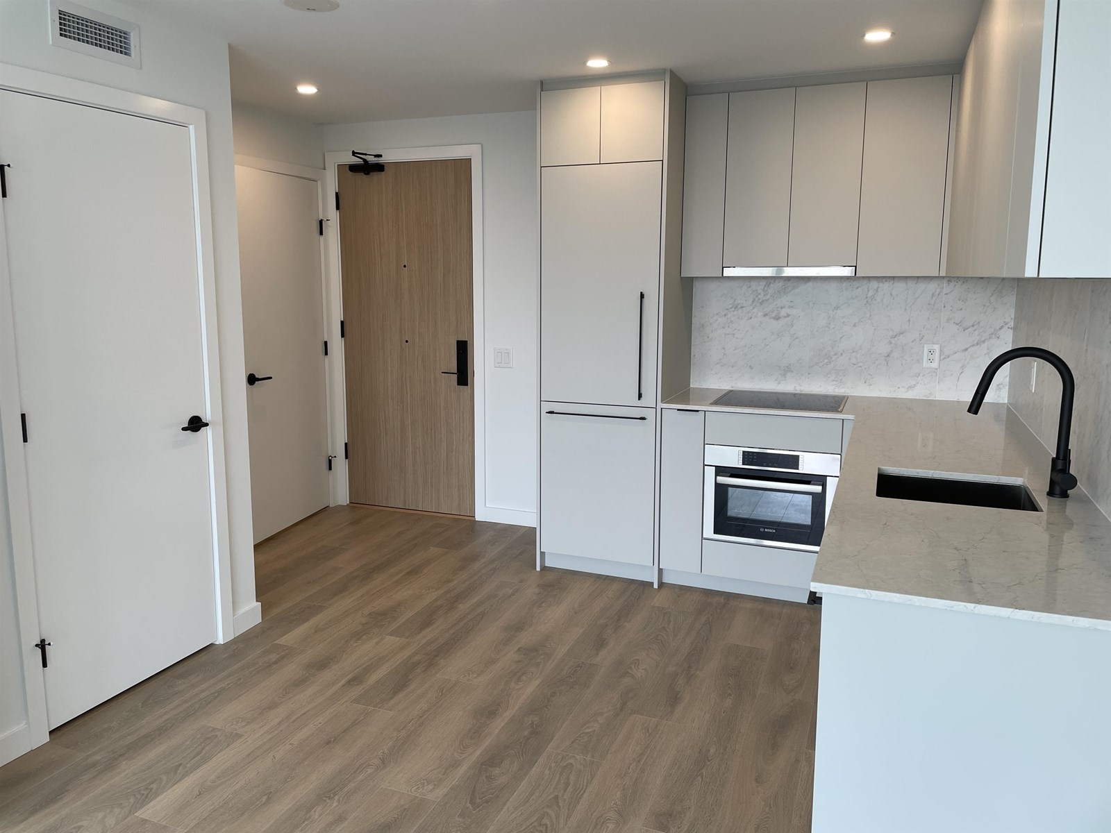 1704 13685 102 AVENUE