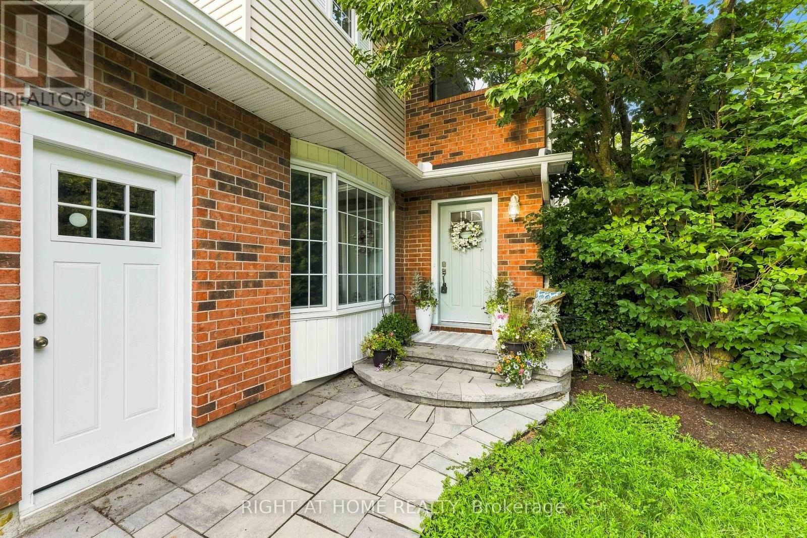 25 WATERTON CRESCENT