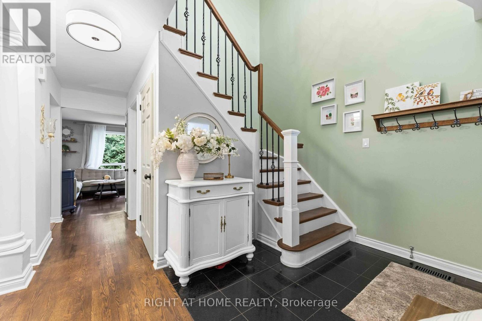 25 WATERTON CRESCENT