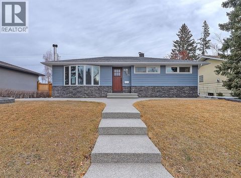 44 Granlea Place SW Calgary AB T3E4K2