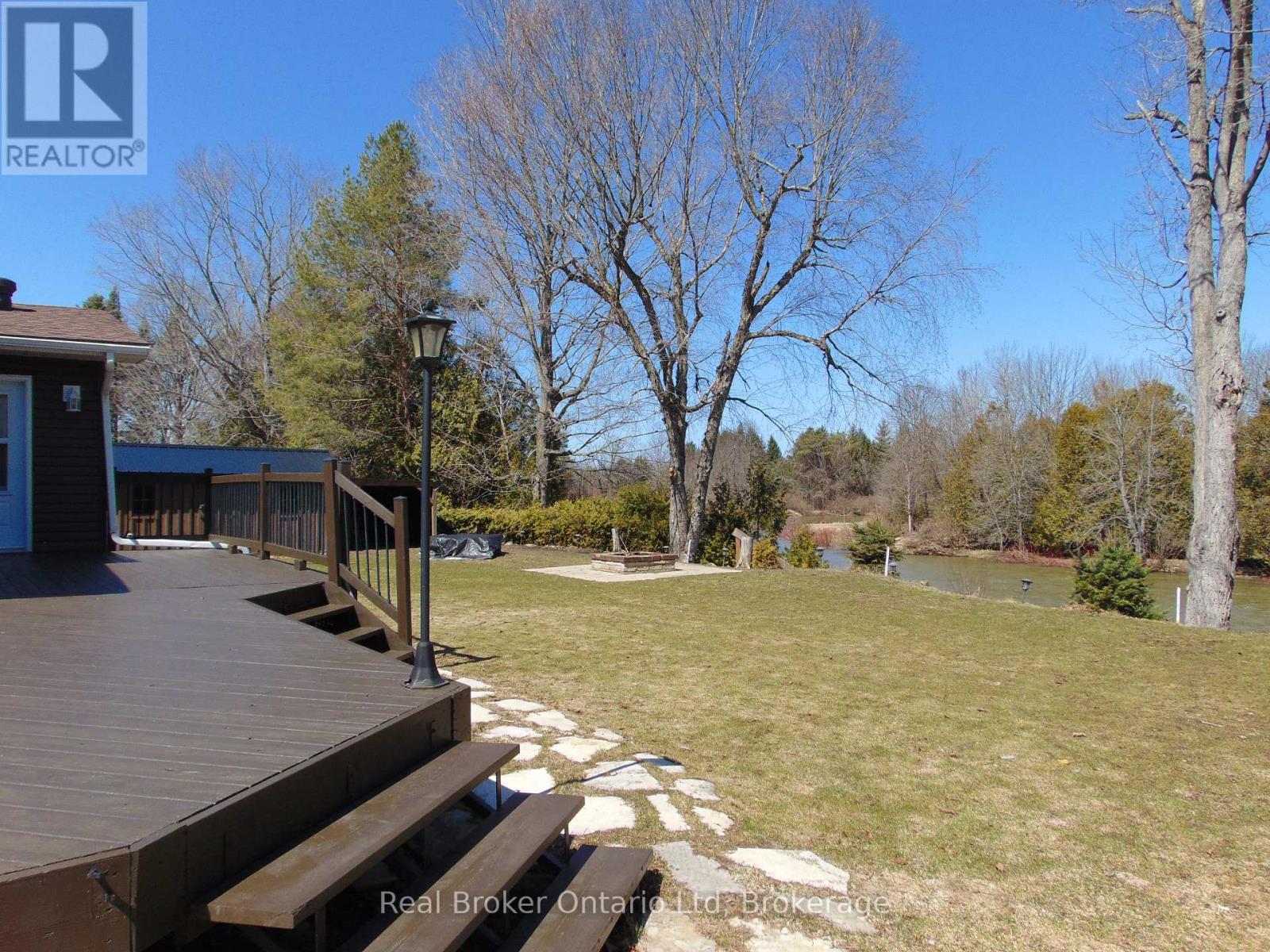 16 TWIN RIVER DRIVE N