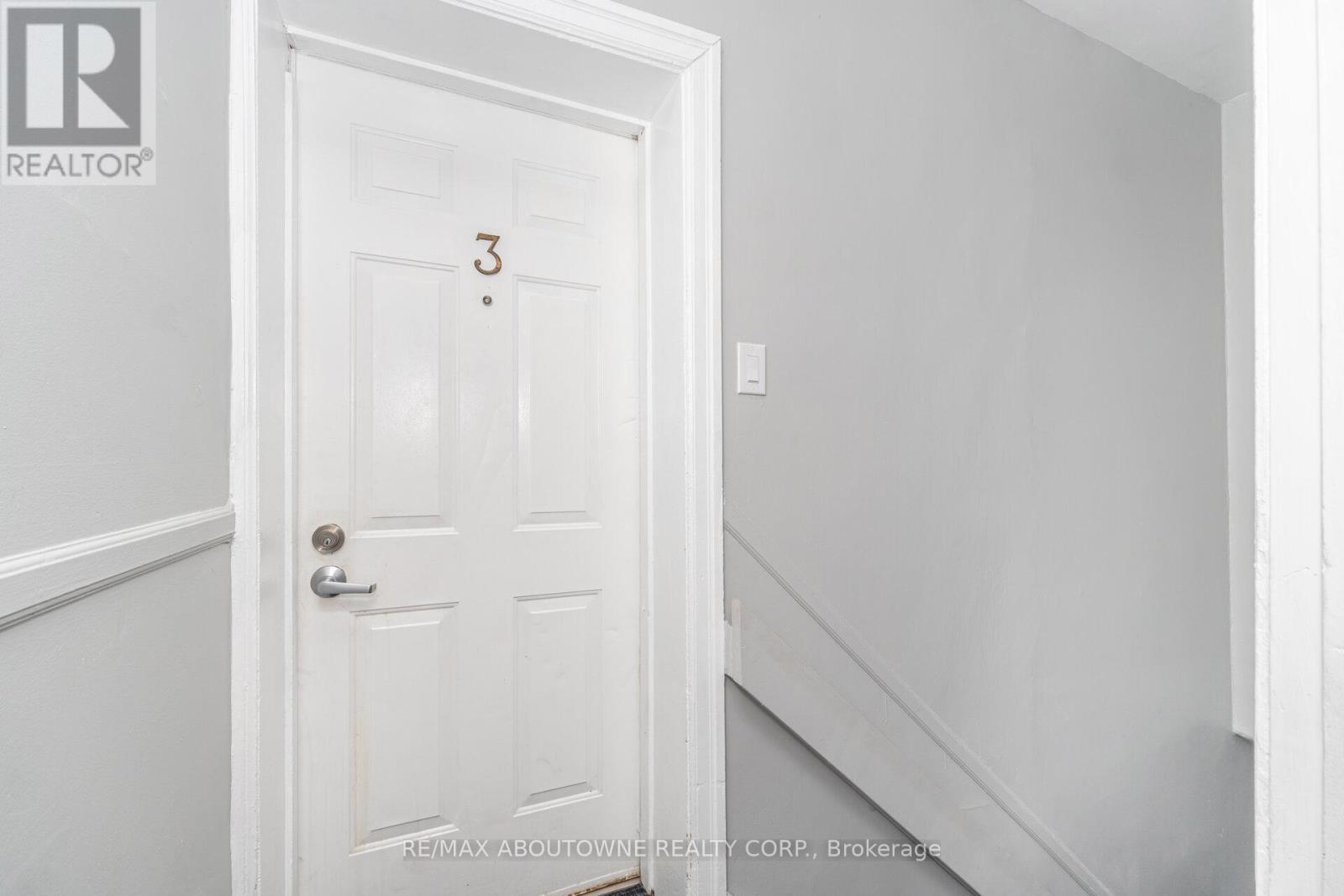 3 - 486 HOLTBY AVENUE