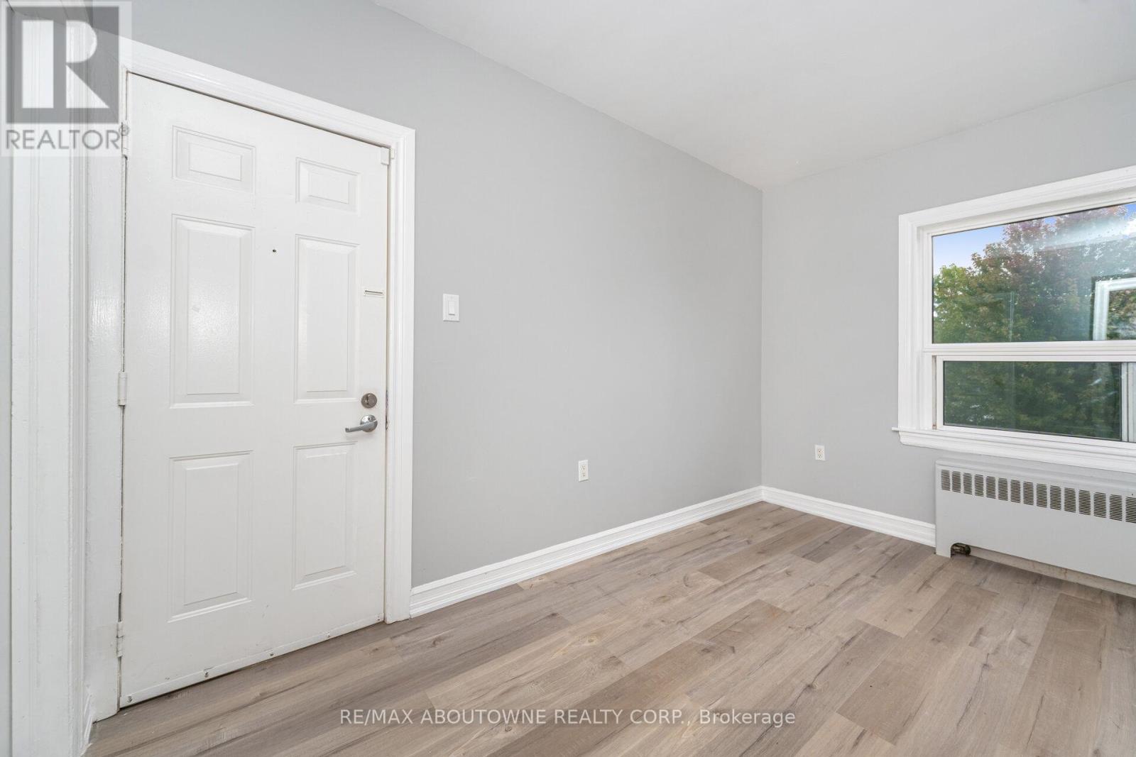3 - 486 HOLTBY AVENUE