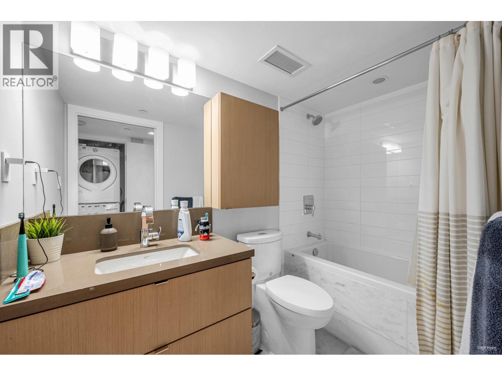 2504 8189 CAMBIE STREET