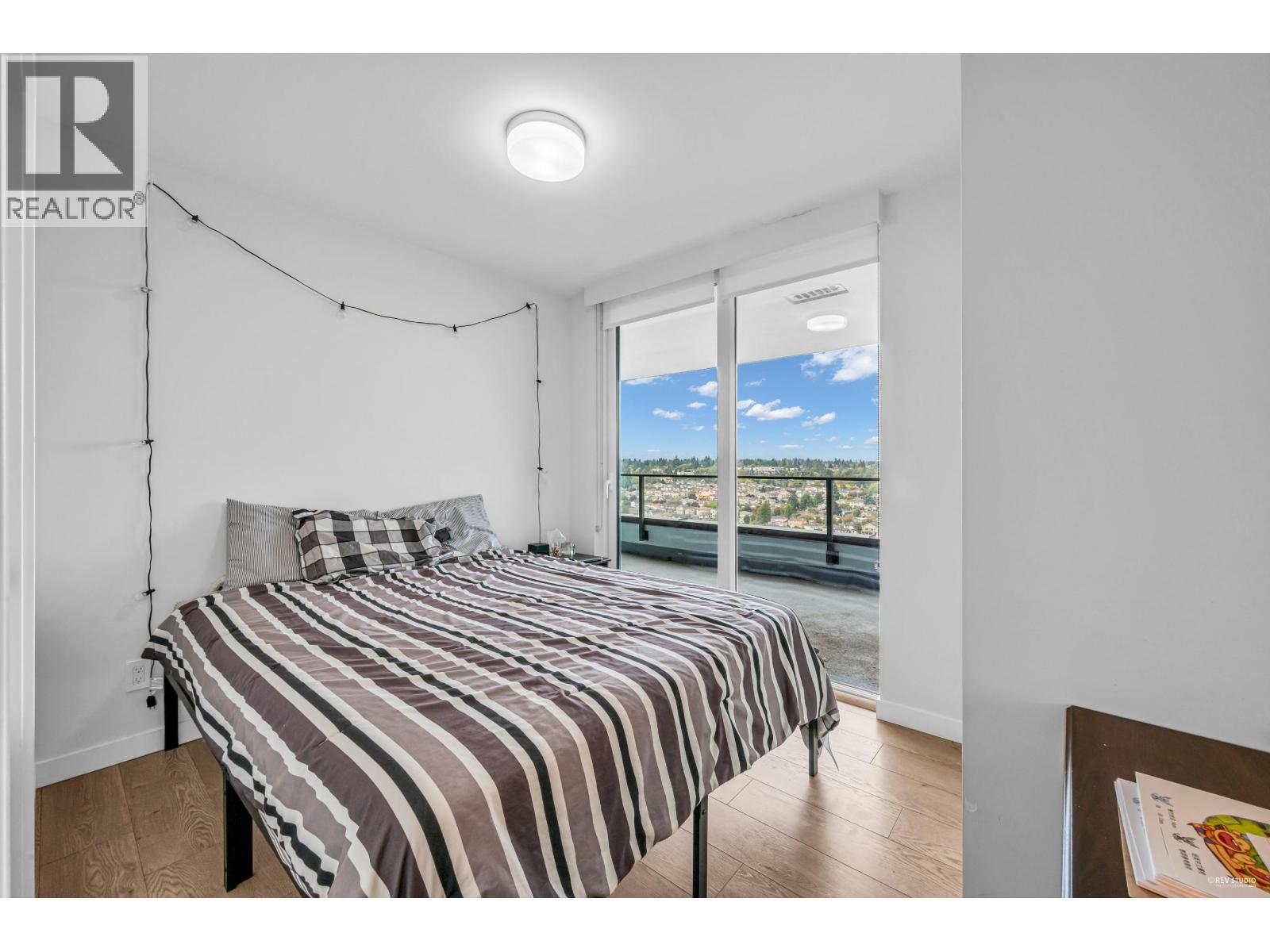 2504 8189 CAMBIE STREET