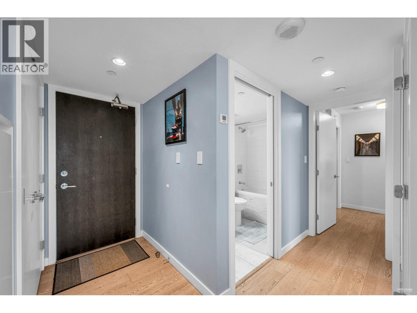 2504 8189 CAMBIE STREET