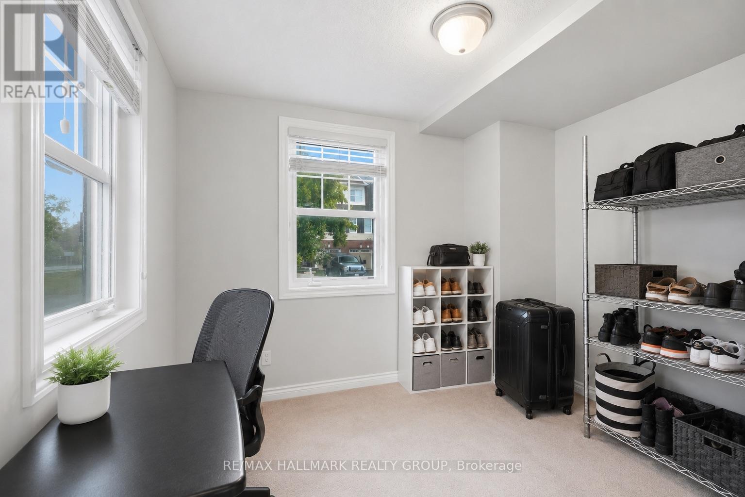 588 FOXLIGHT CIRCLE