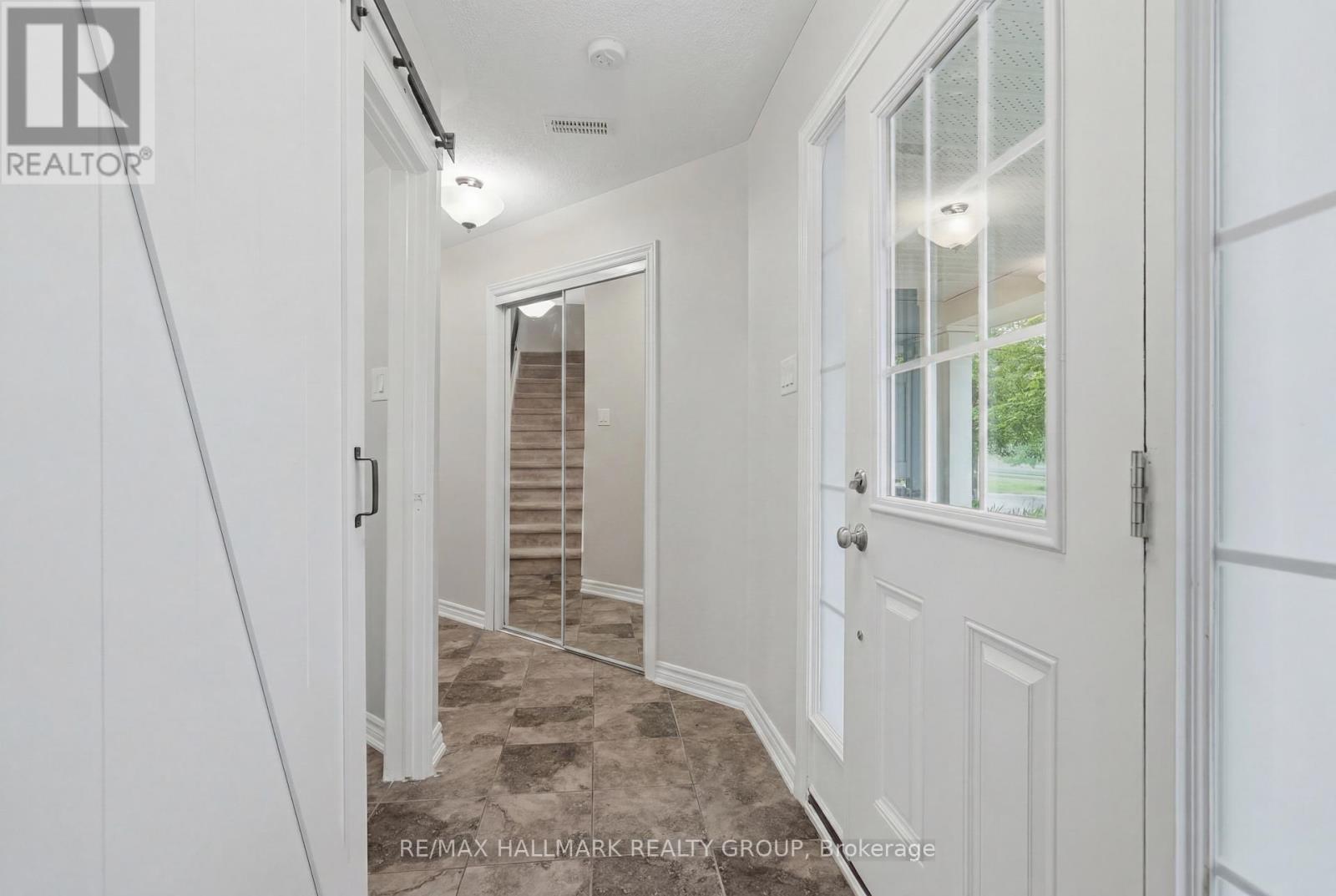 588 FOXLIGHT CIRCLE
