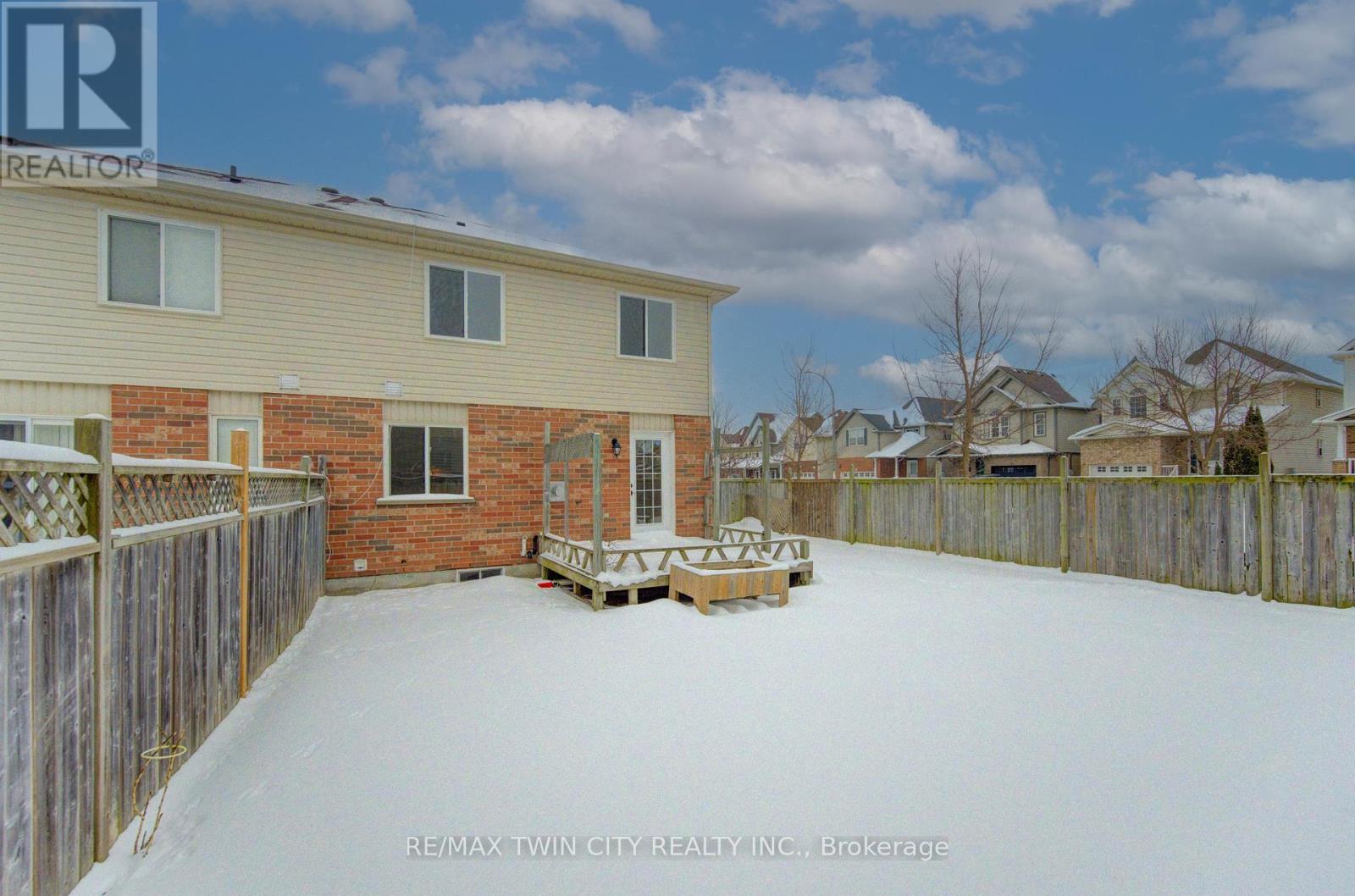 40 RED CLOVER CRESCENT S