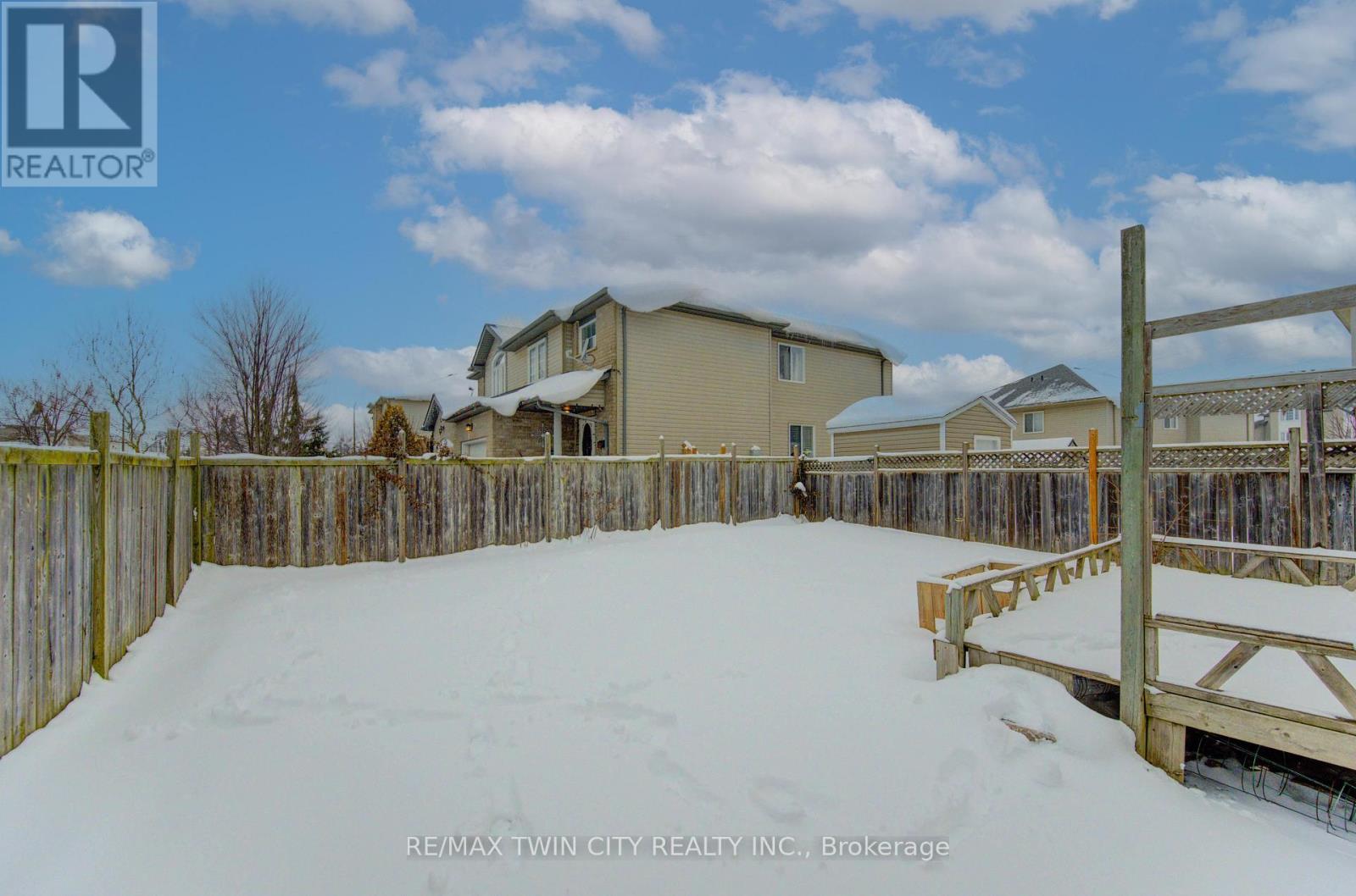 40 RED CLOVER CRESCENT S