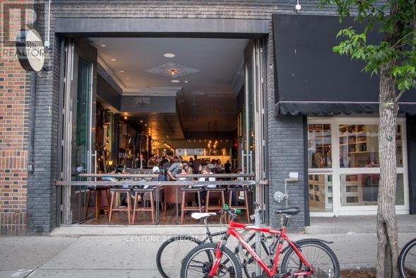 1096 QUEEN STREET W