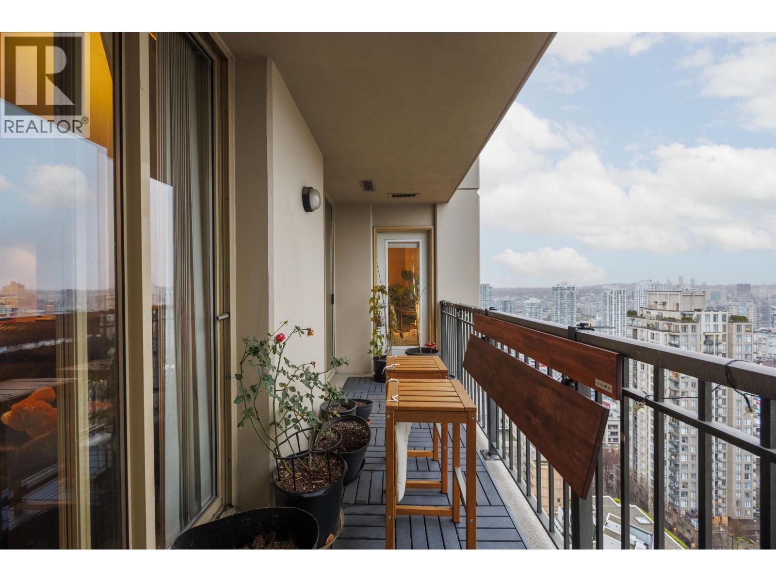 2801 969 RICHARDS STREET