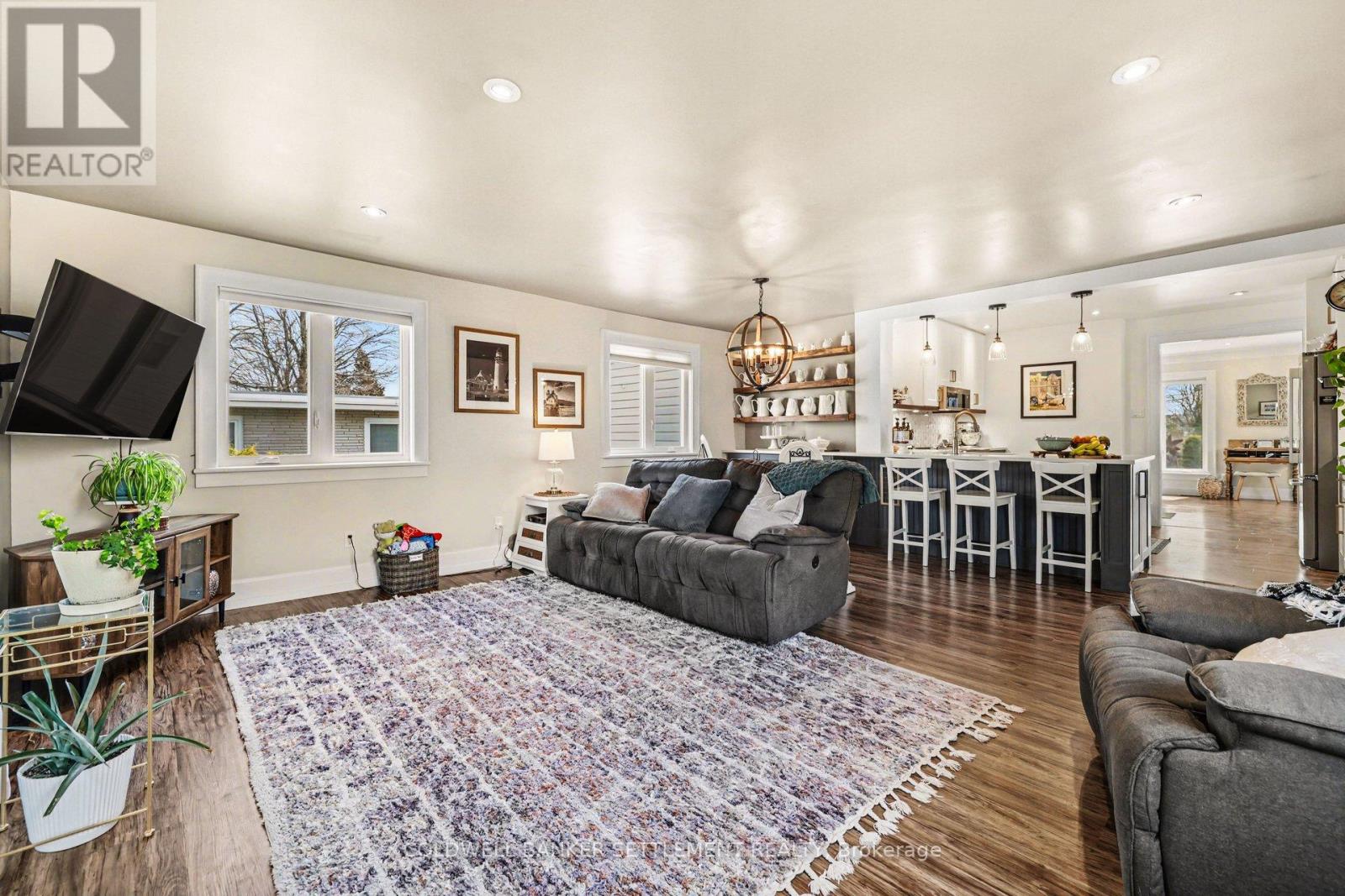 22 BROADVIEW AVENUE W