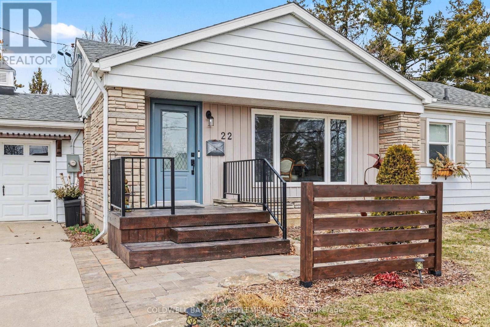 22 BROADVIEW AVENUE W