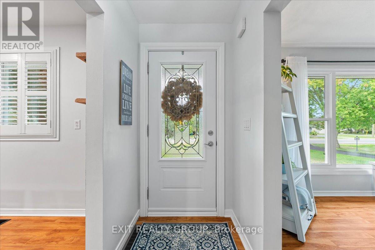 421 DUNDAS STREET W