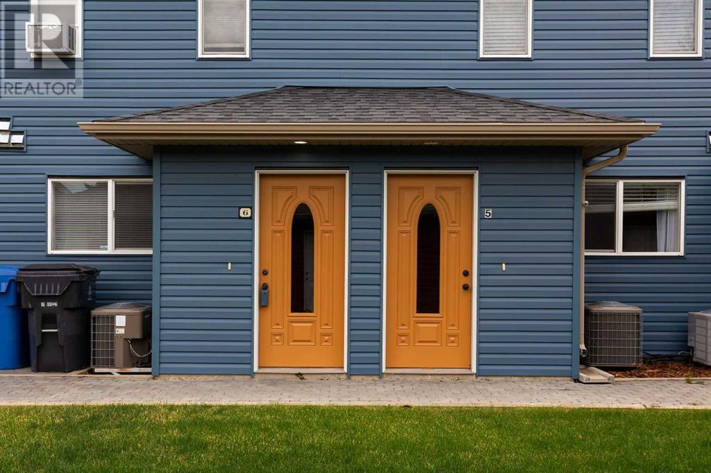 6, 893 Mt Sundance Manor W