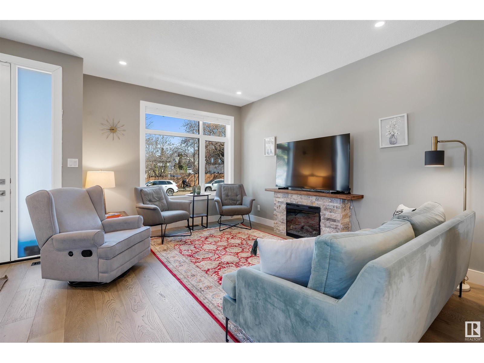 6818 105A ST NW NW