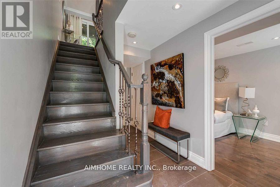 TH#2 - 360 R DUNDAS STREET E