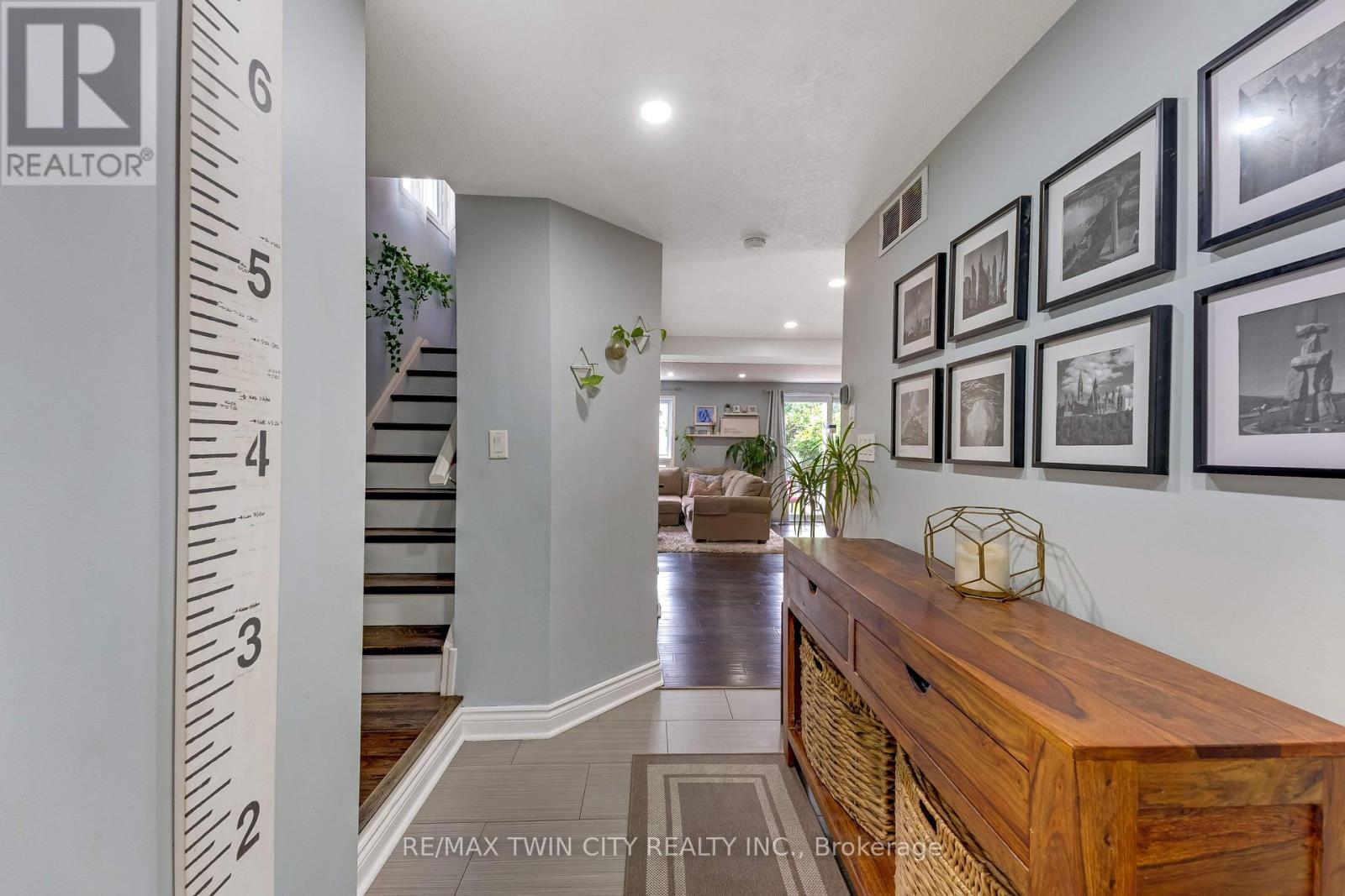925 COPPER LEAF CRESCENT