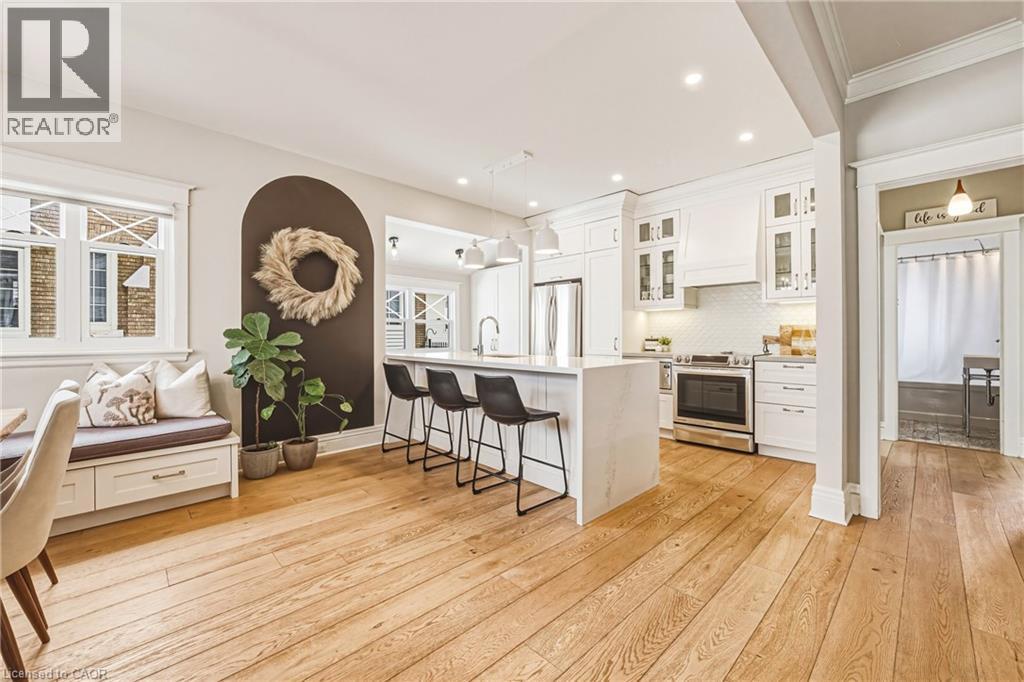 6 NELLES Boulevard