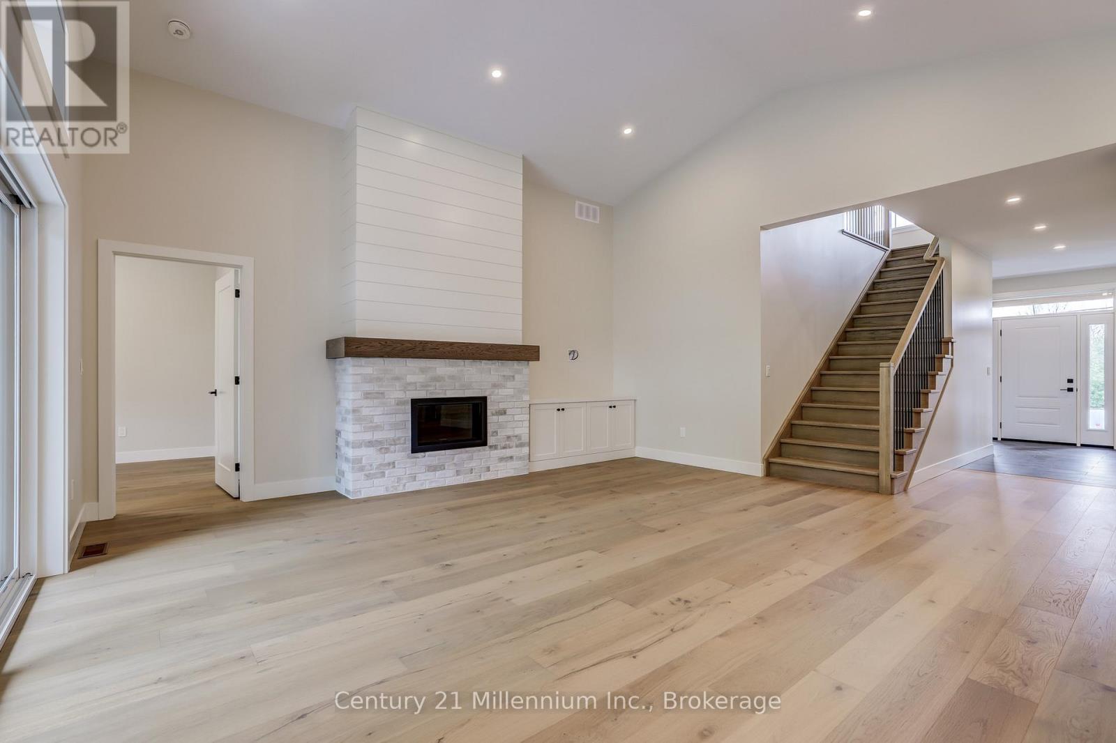 15 GRENVILLE STREET N