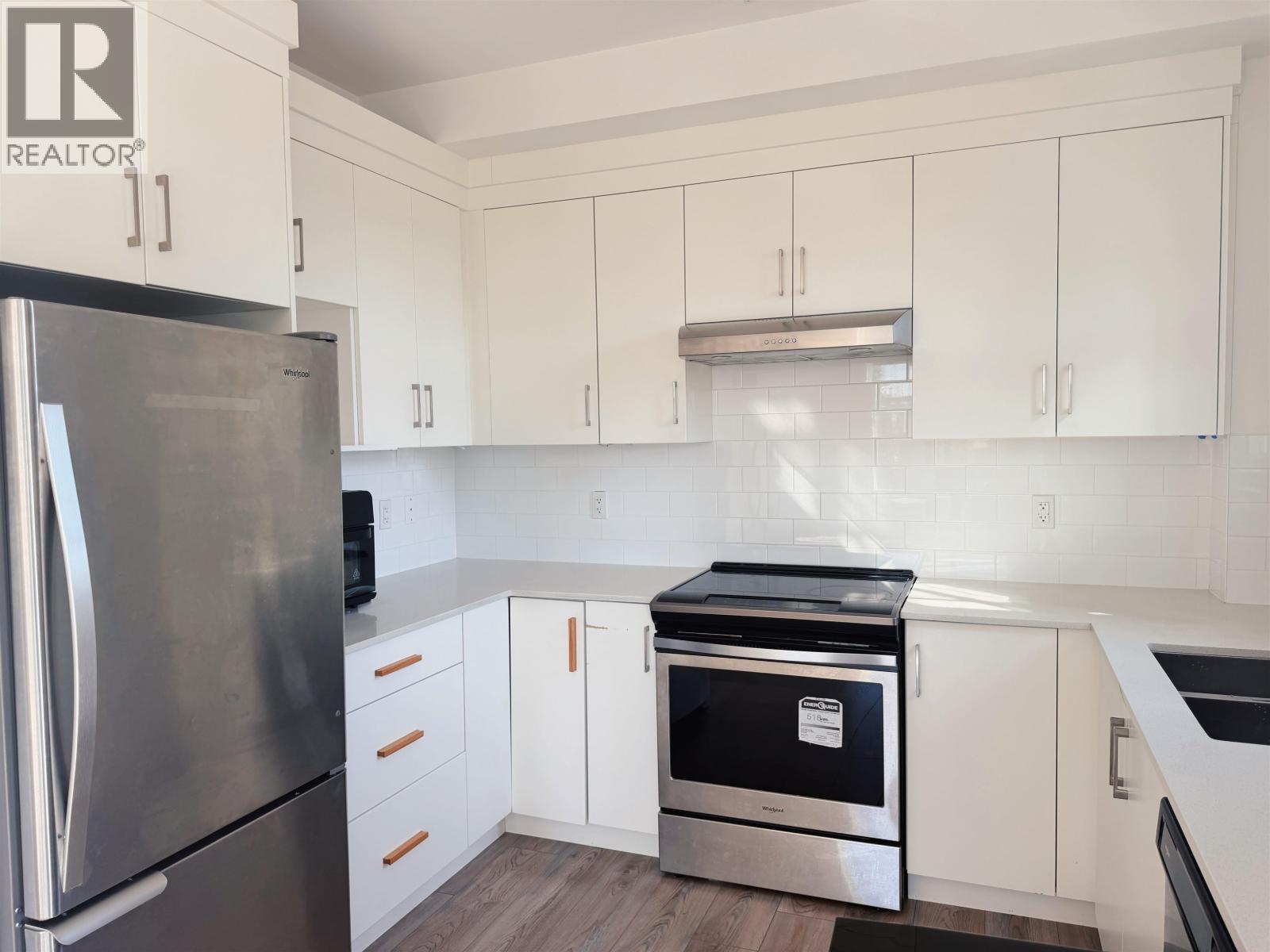 303 22577 ROYAL CRESCENT