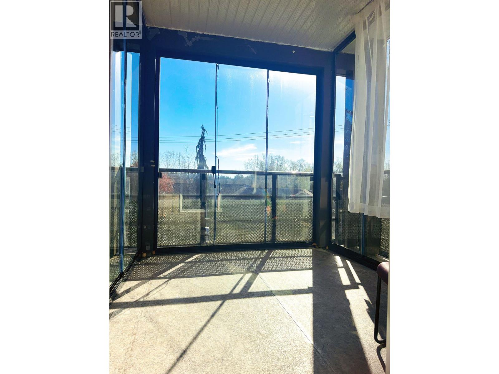 303 22577 ROYAL CRESCENT