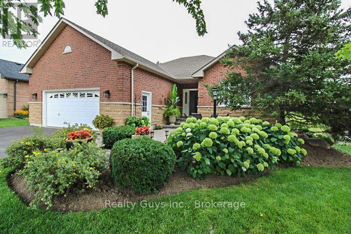 16 CRESCENT MOON LANE