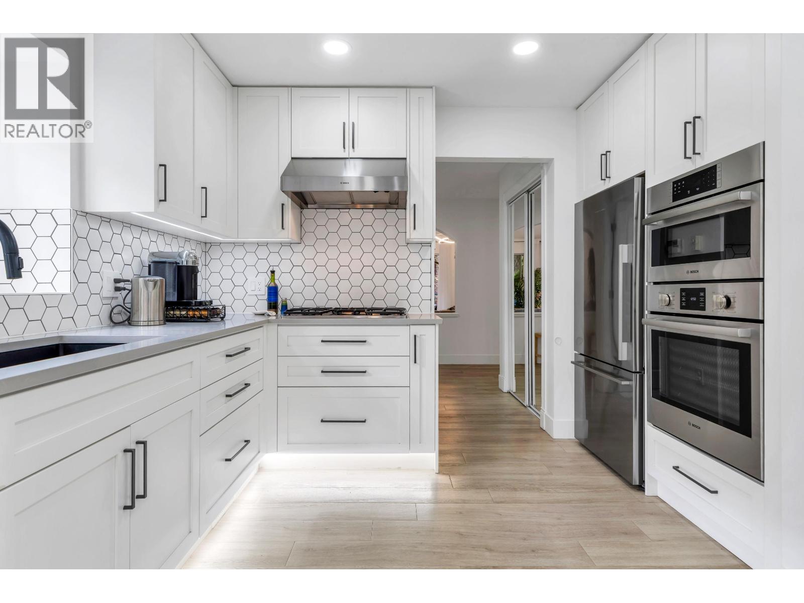 1102 STRATHAVEN DRIVE