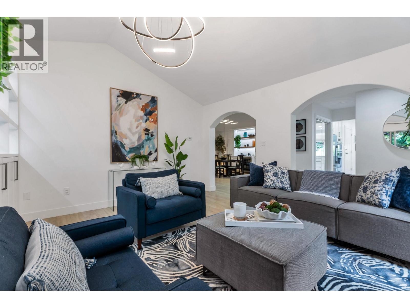 1102 STRATHAVEN DRIVE