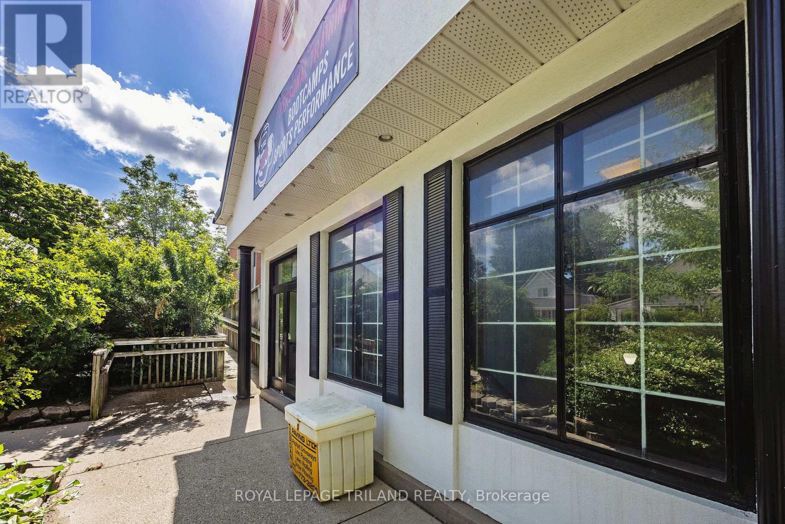 170 WELLINGTON STREET