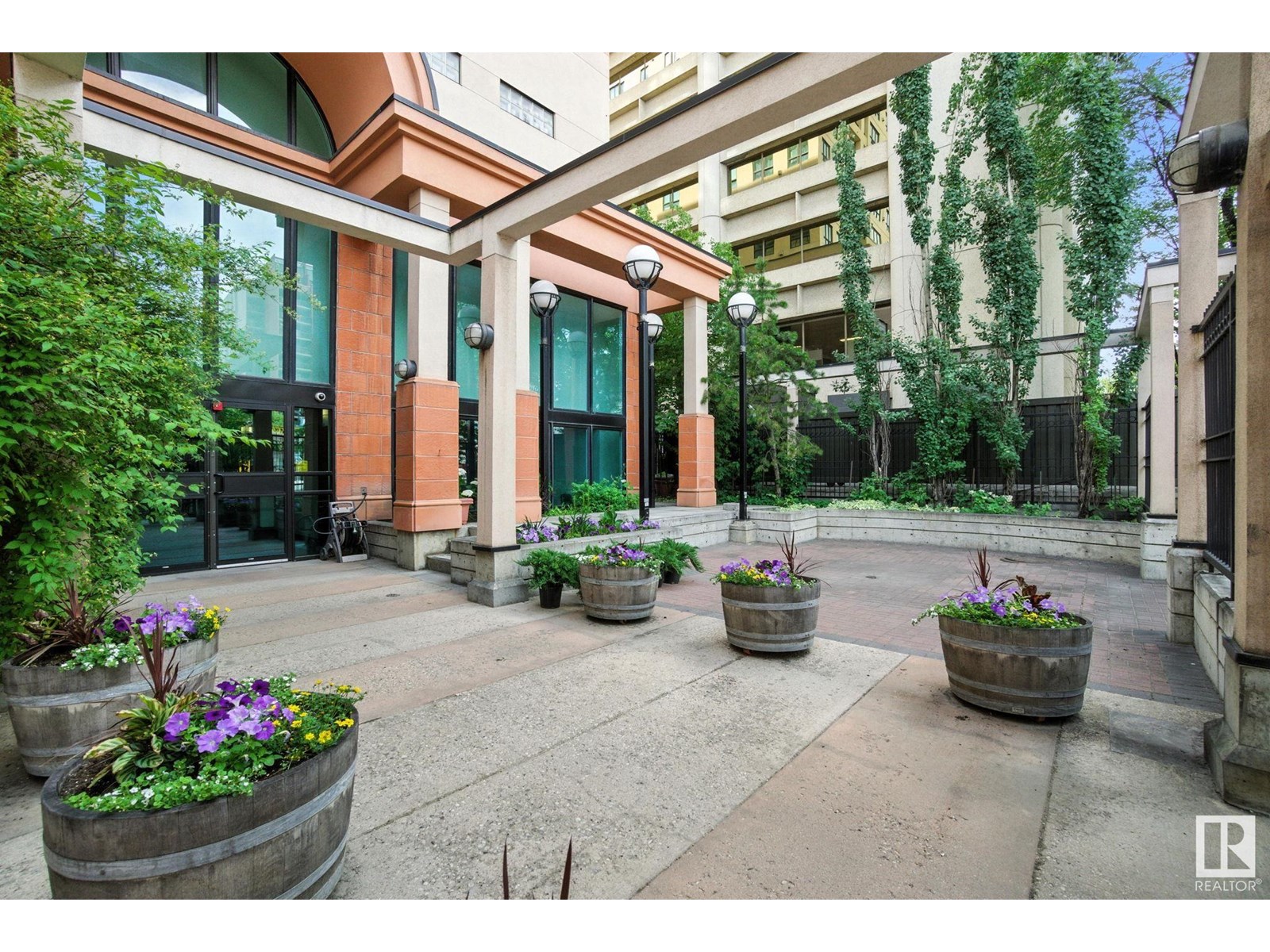 #1008 9939 109 ST NW