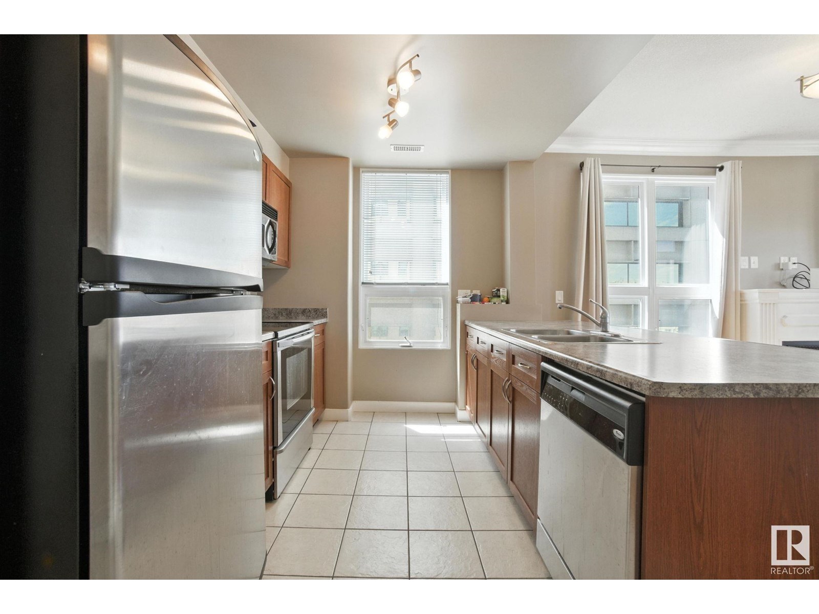 #1008 9939 109 ST NW