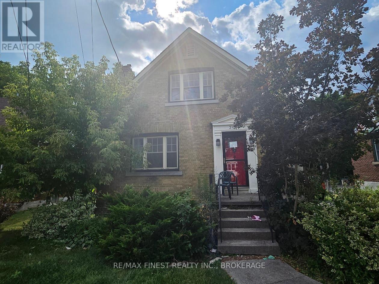 208 COLLINGWOOD STREET