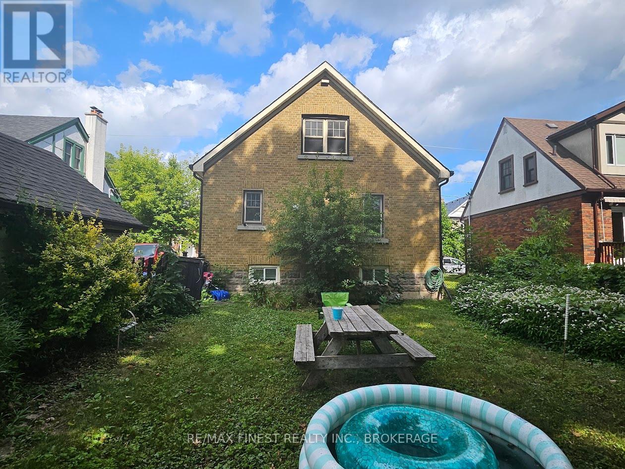 208 COLLINGWOOD STREET