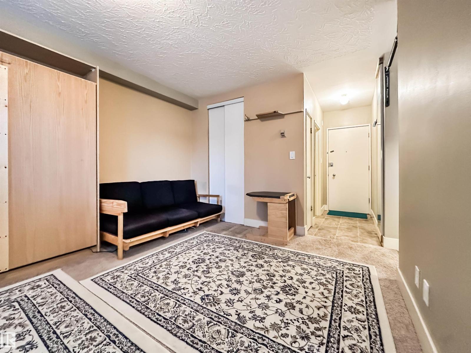 #3 8406 104 ST NW