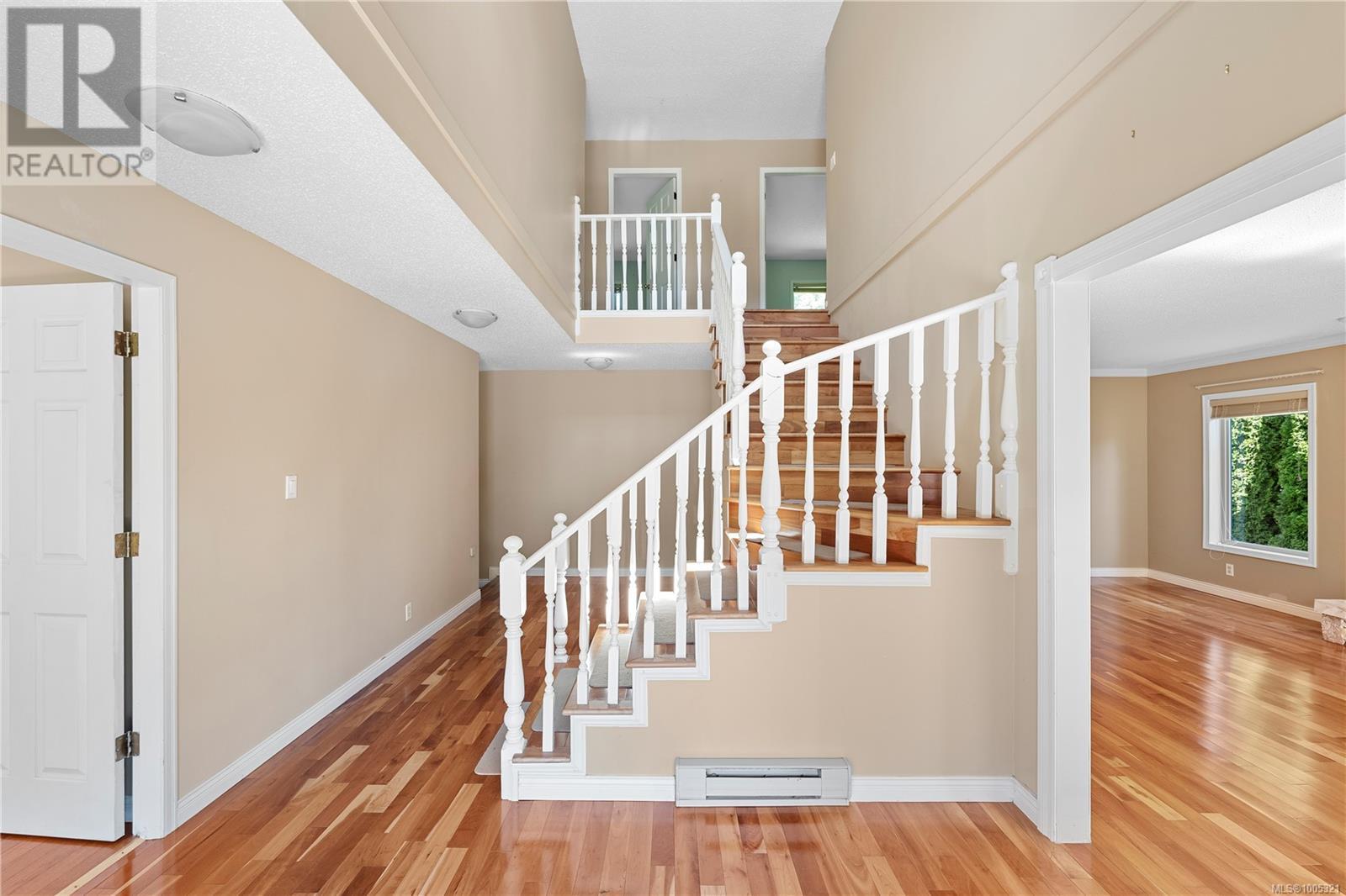 3152 Wessex Close