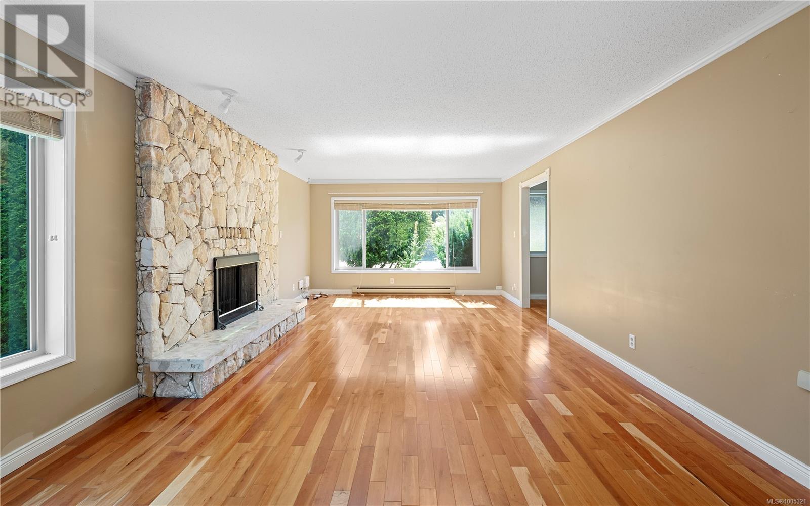 3152 Wessex Close