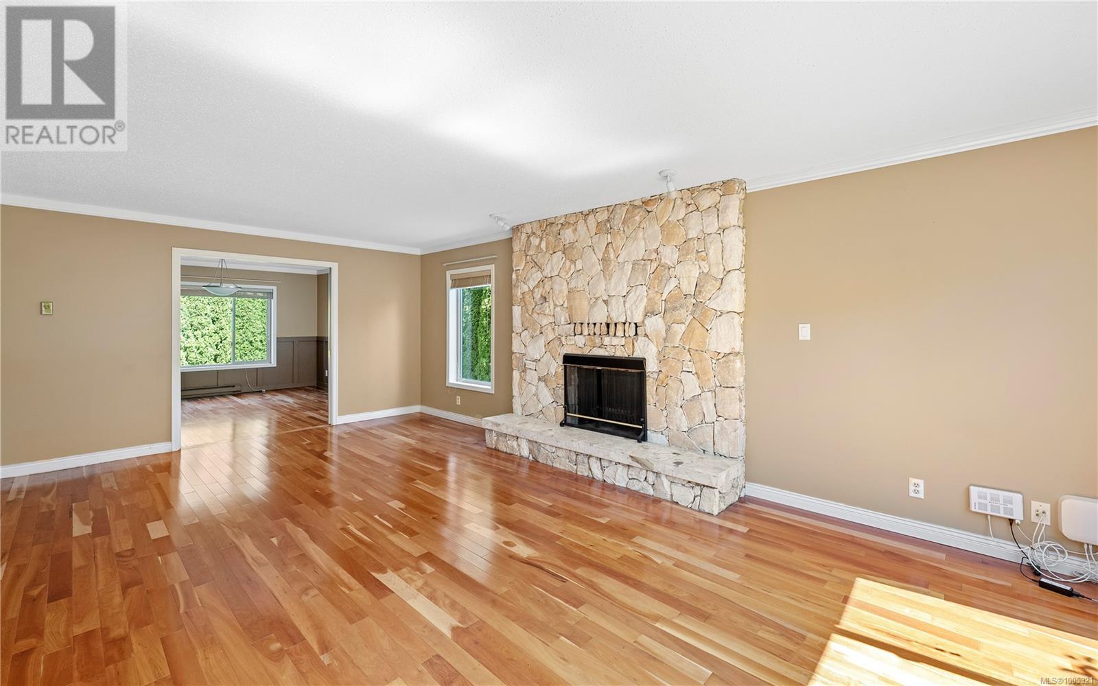3152 Wessex Close