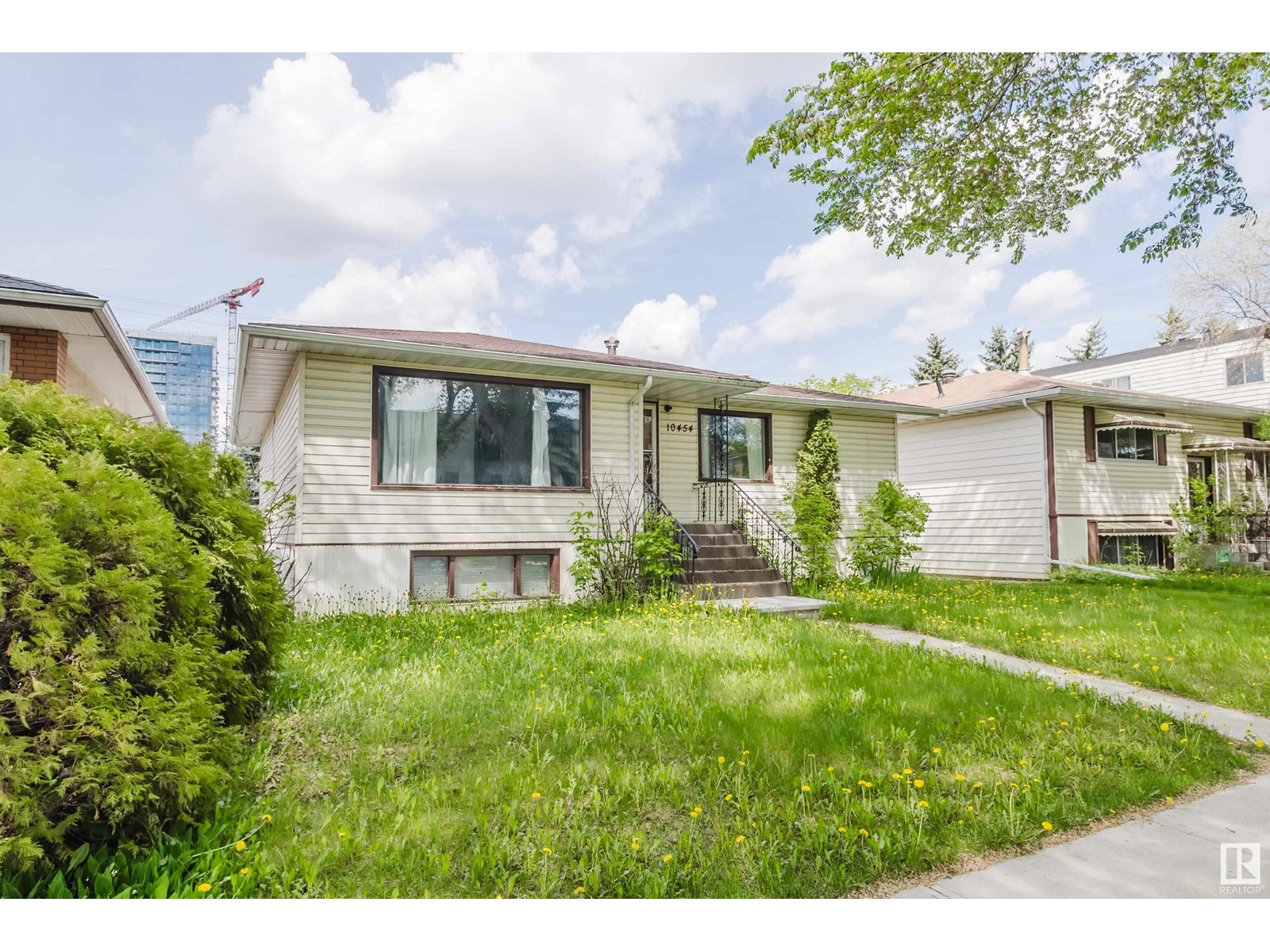 10454 78 AV NW