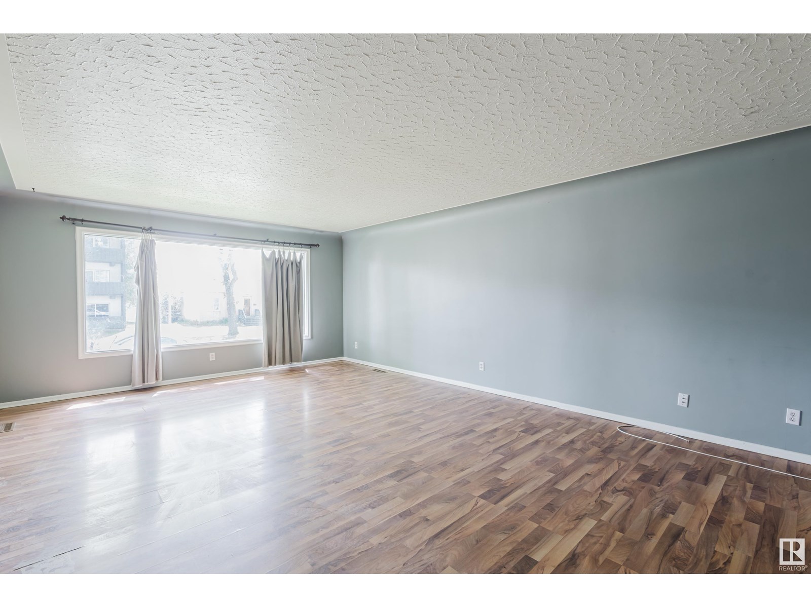 10454 78 AV NW