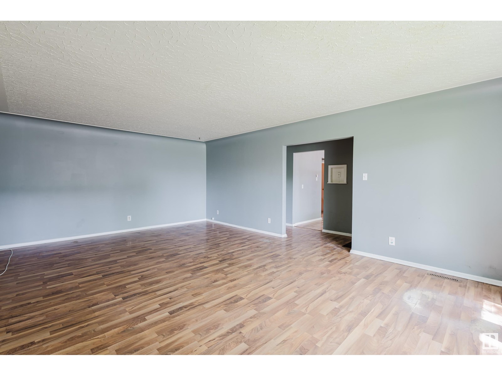 10454 78 AV NW