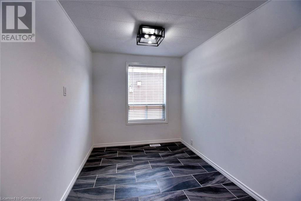 14 GRAHAM Avenue S