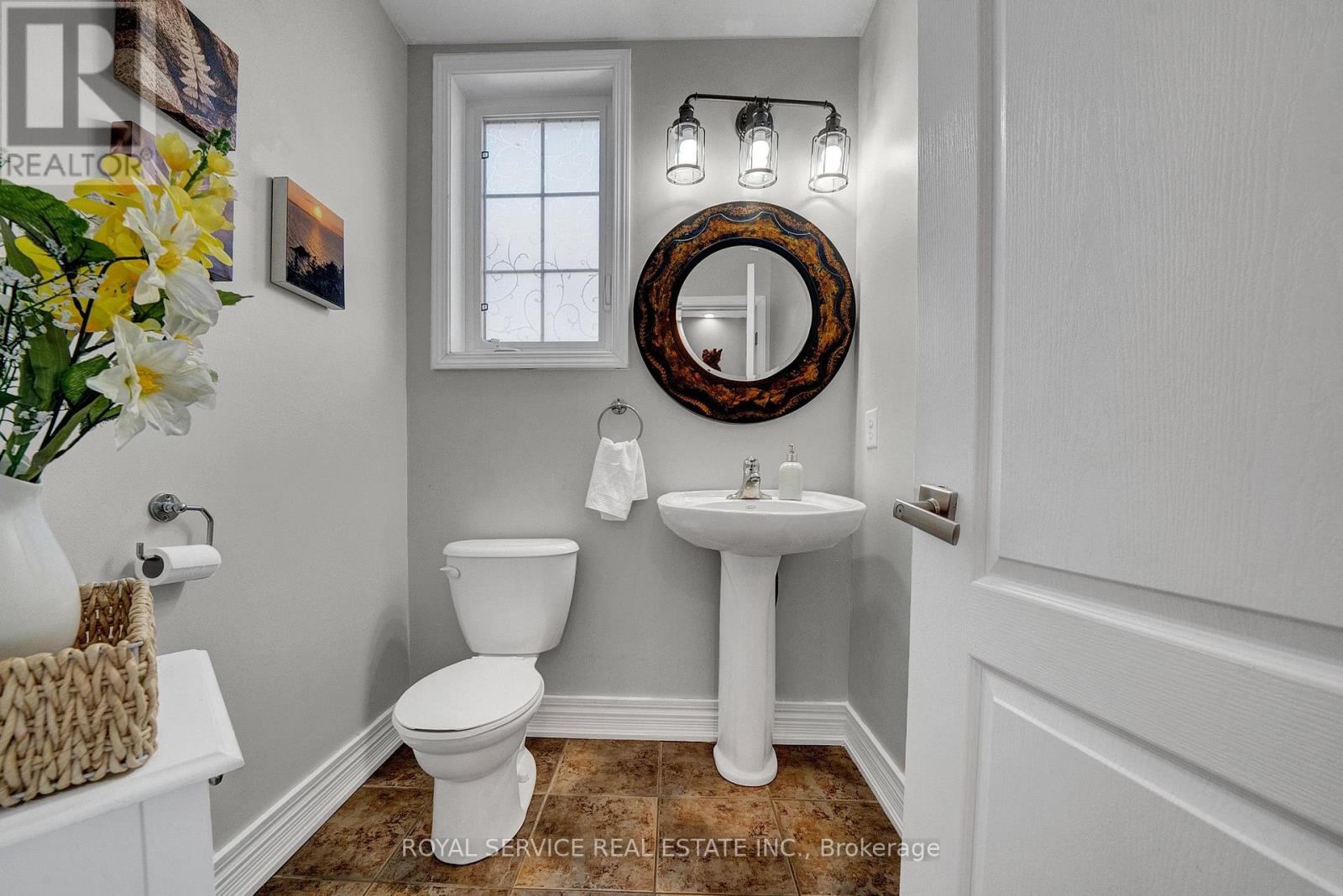 35 ALLDREAD CRESCENT