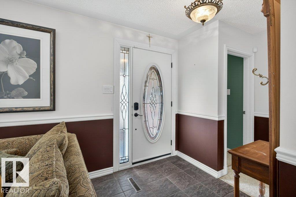 6616 95 AV NW