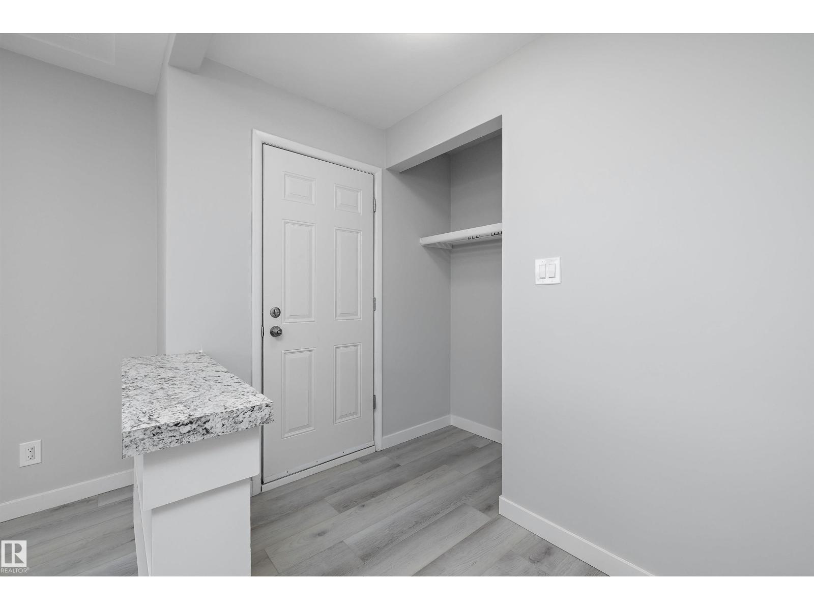 12715 / 12717 93 ST NW
