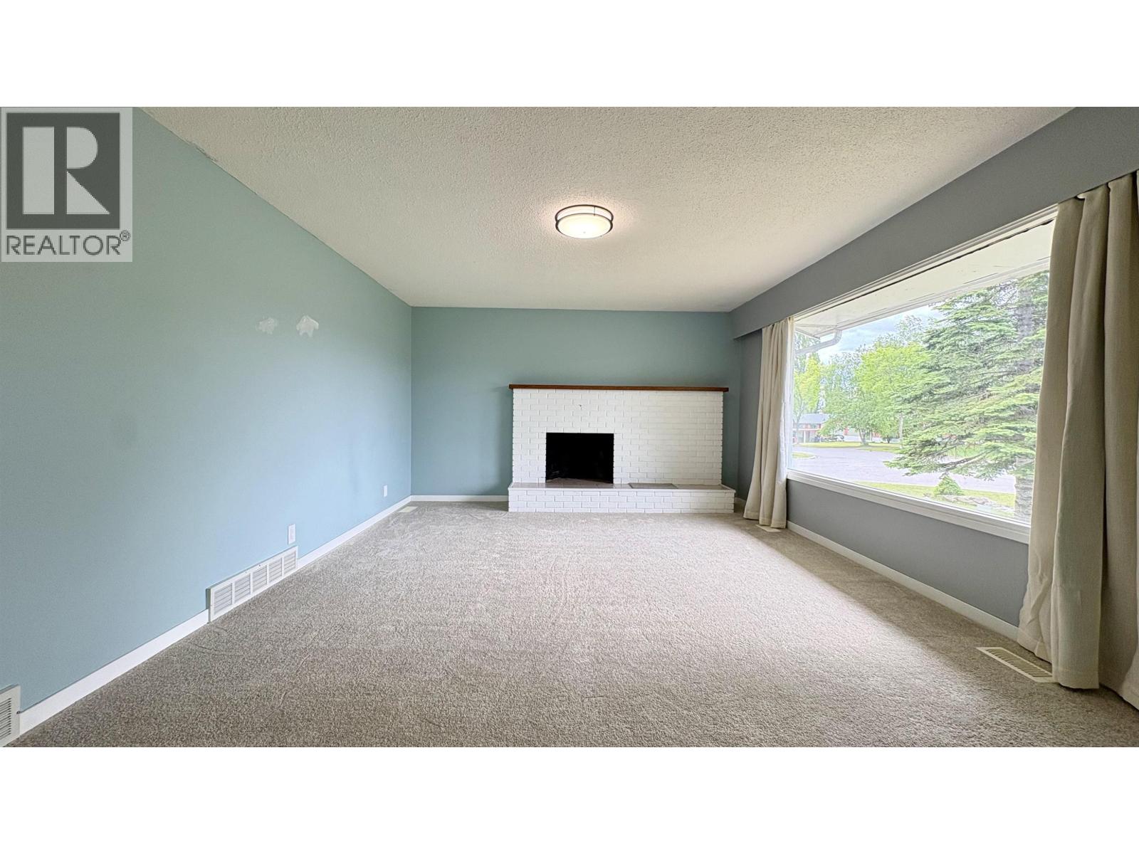 322 PIONEER AVENUE