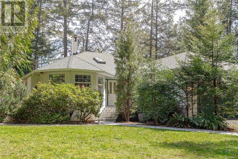 161 Hartland Ave Saanich BC V9E1J9